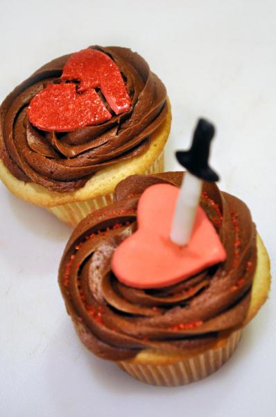 Image for event: Cupcake Wars: V-Day Edition